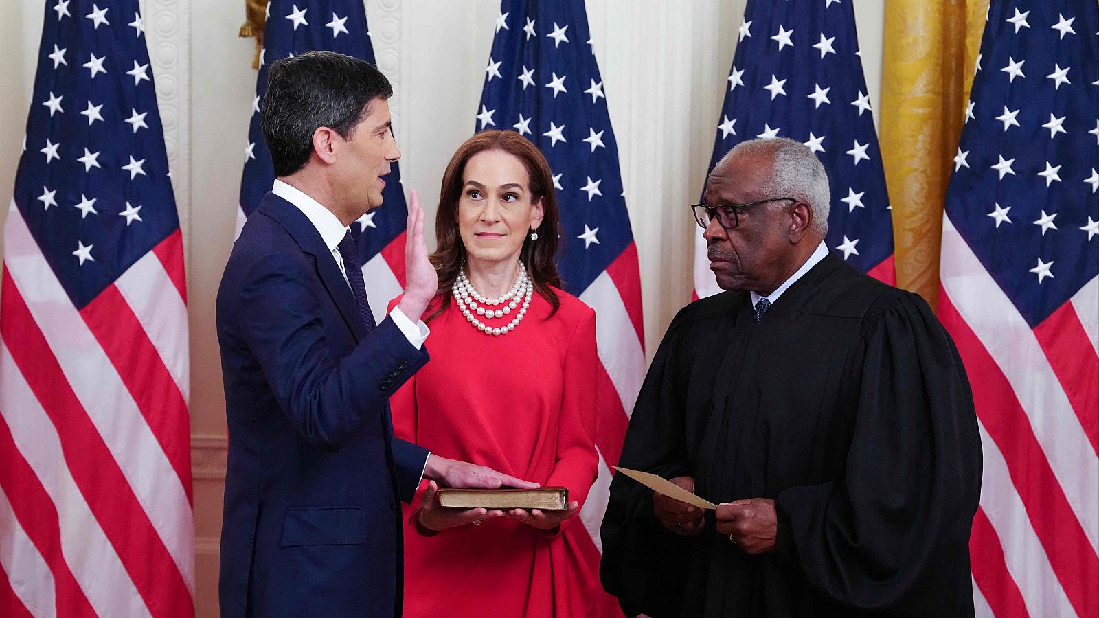 Kevin Warsh, la apuesta de Trump para dirigir la política monetaria, jura como presidente de la Reserva Federal
