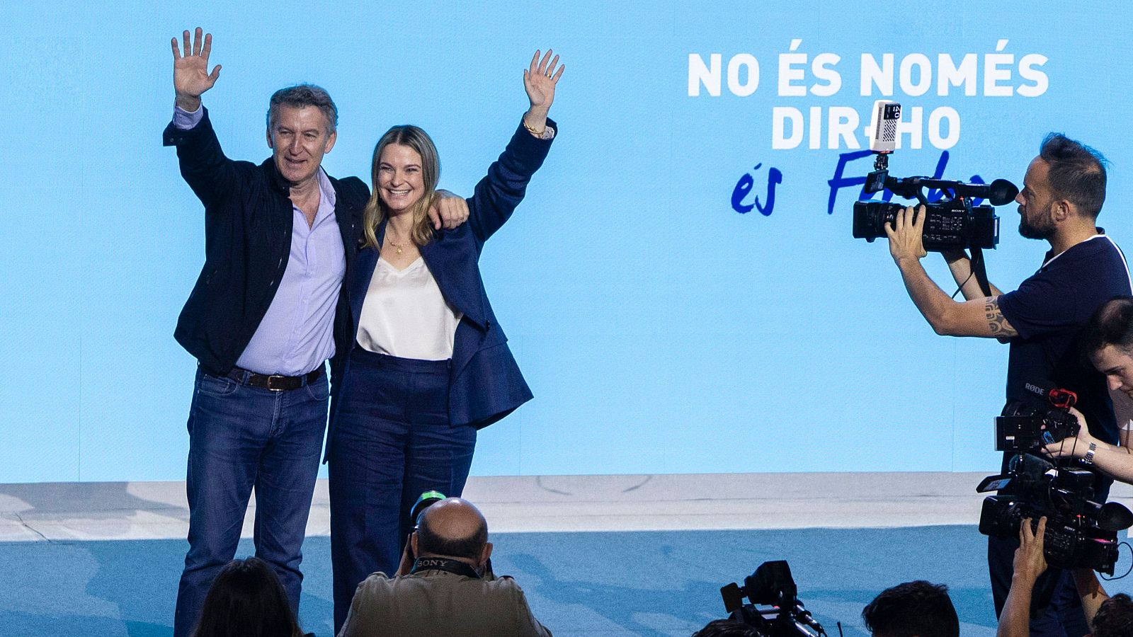 El líder del PP, Alberto Núñez Feijóo, junto a Marga Prohens, que ha sido reelegida presidenta del PP de Baleares.