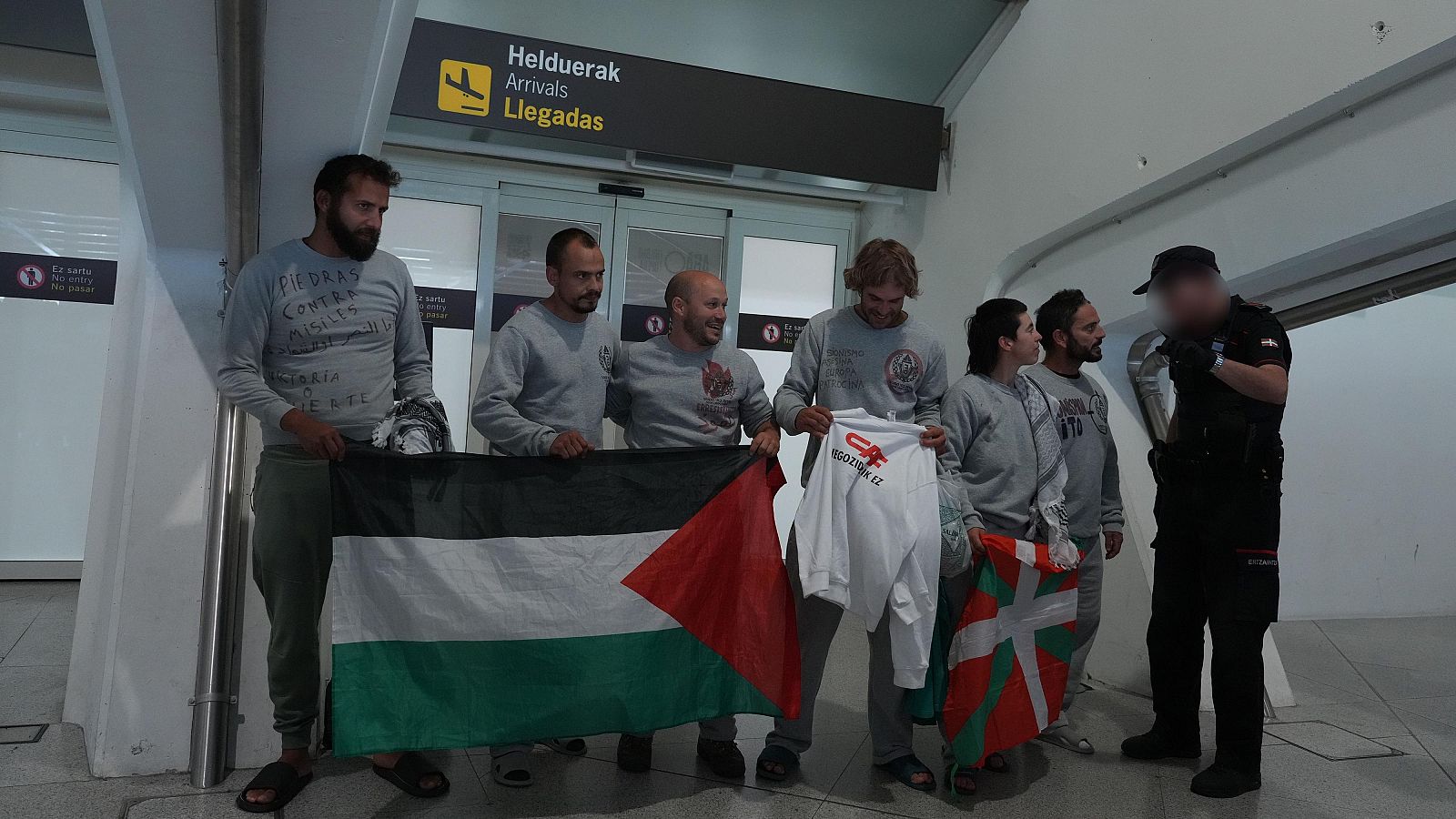 El Gobierno vasco investigará la actuación de la Ertzaintza al llegar los miembros de la Flotilla al aeropuerto de Bilbao