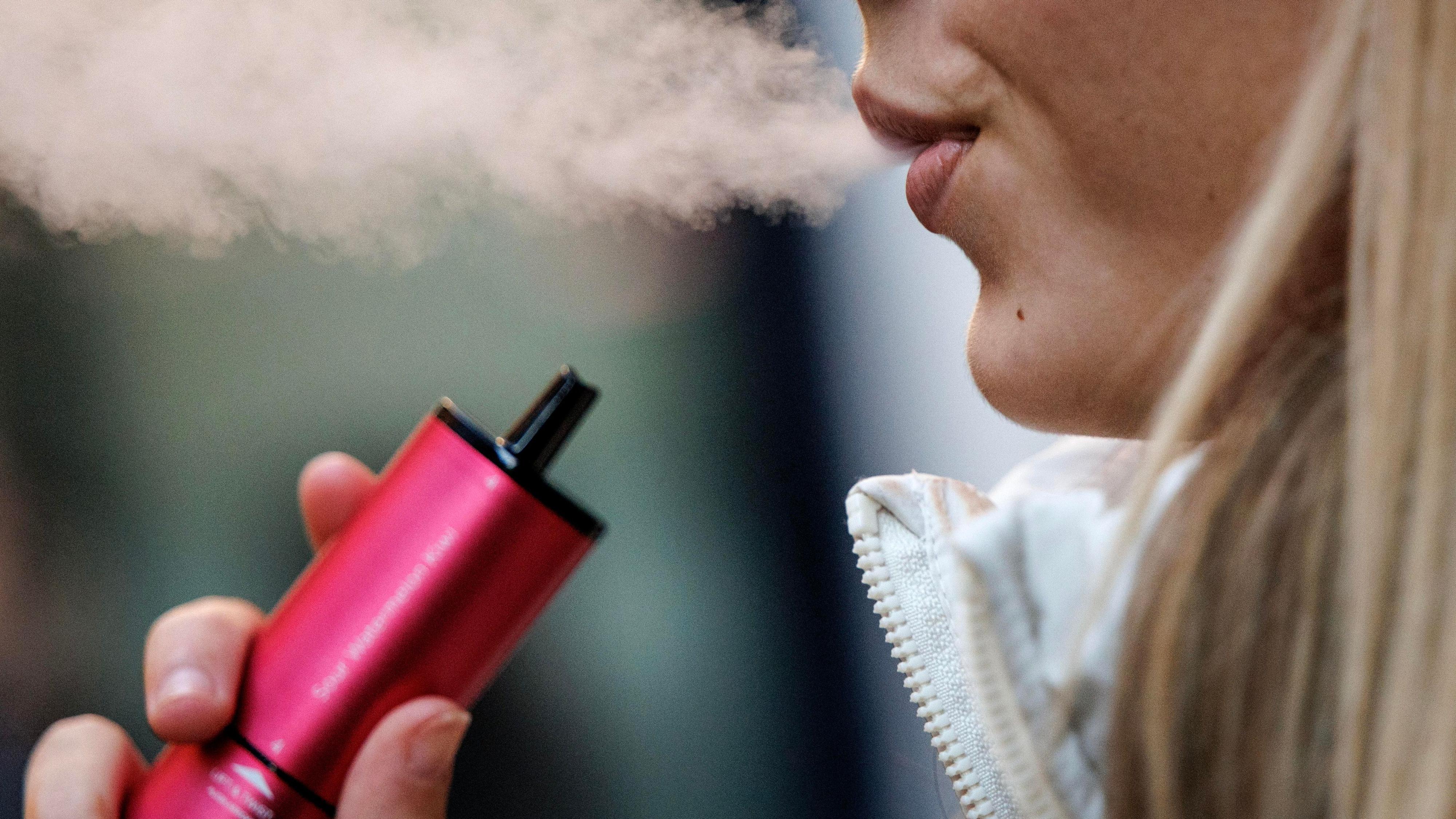 adicción nicotina fumar vapear tabaco calentado españa comparación El consumo de vapeadores entre adolescentes triplica al del cigarrillo  convencional