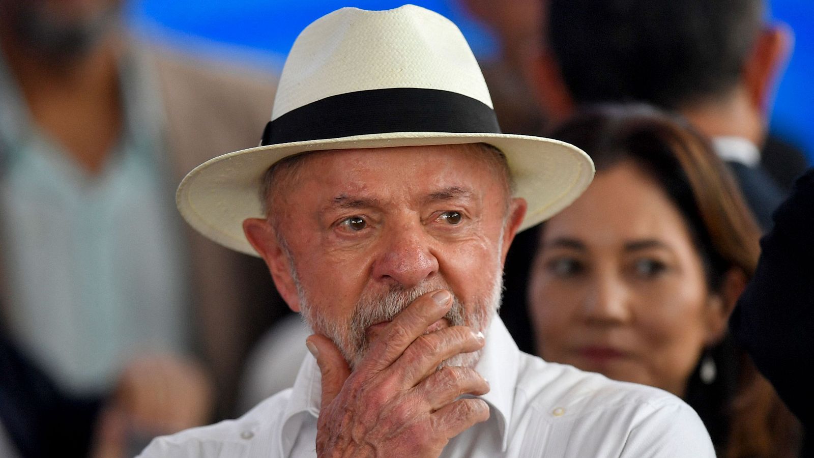 Lula inicia un tratamiento de radioterapia en el cuero cabelludo