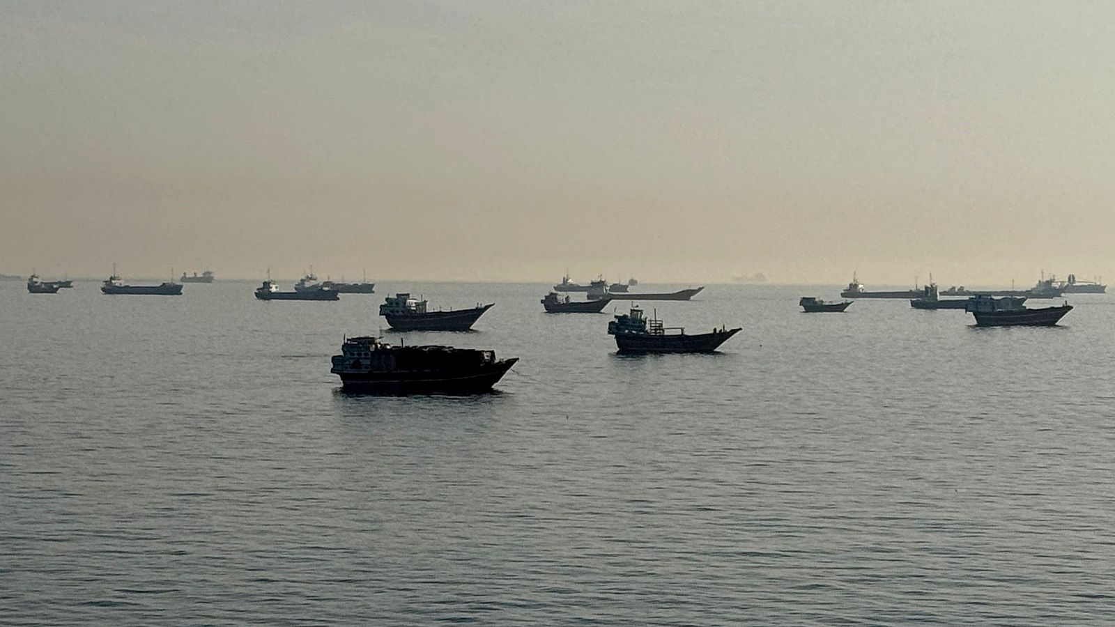 Estados Unidos ataca barcos en el sur de Irán