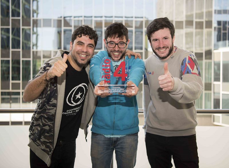 Rdio 4 lliura el Premi Disc Catal de l'Any a Txarango per l'lbum "El cor de la terra", a 'El mat a Rdio 4'