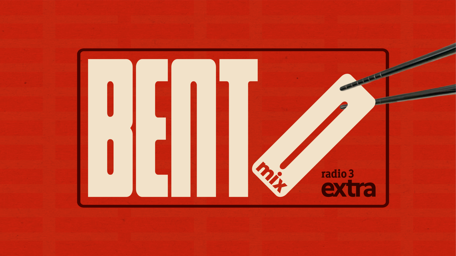 Fondo rojo intenso con "BENT" en crema y palillos negros sujetando etiqueta con "mix radio 3 extra" en rojo. Diseño inspirado en bento box.