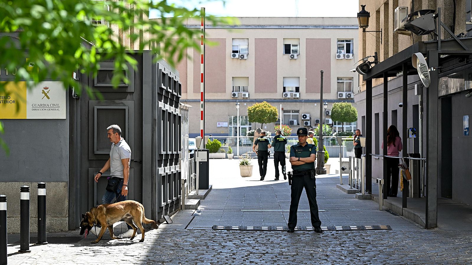 La UCO entra en la sede la Dirección General de la Guardia Civil.