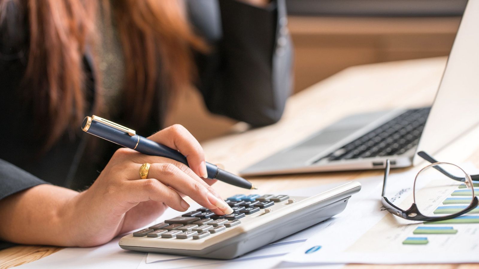 La Agencia Tributaria pone a disposición de los contribuyentes la atención en oficina a partir del 1 de junio y exige cita previa antes de acudir.