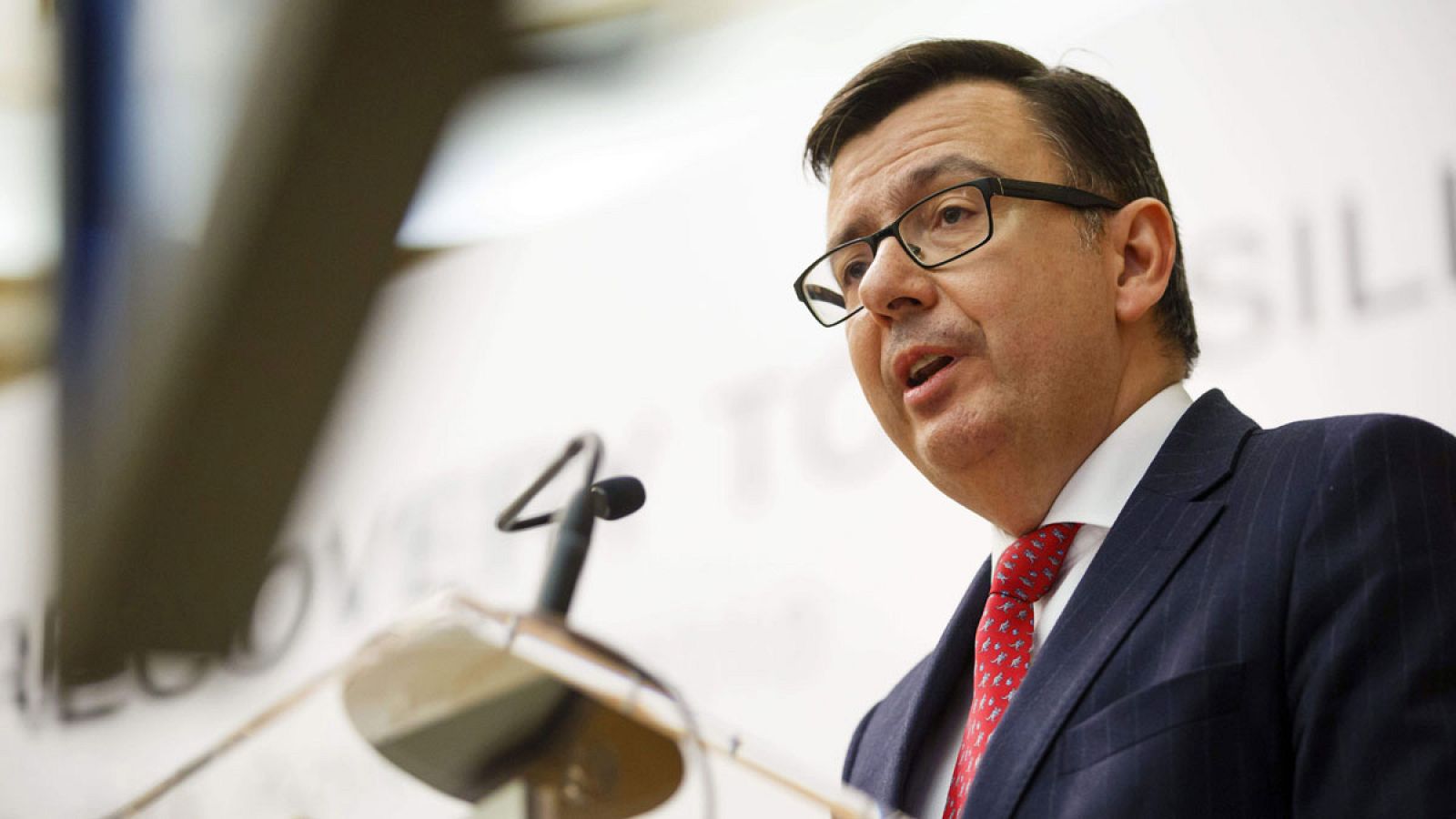 Escolano centrará su mandato en tres ejes: estabilidad, reformas y apertura al exterior