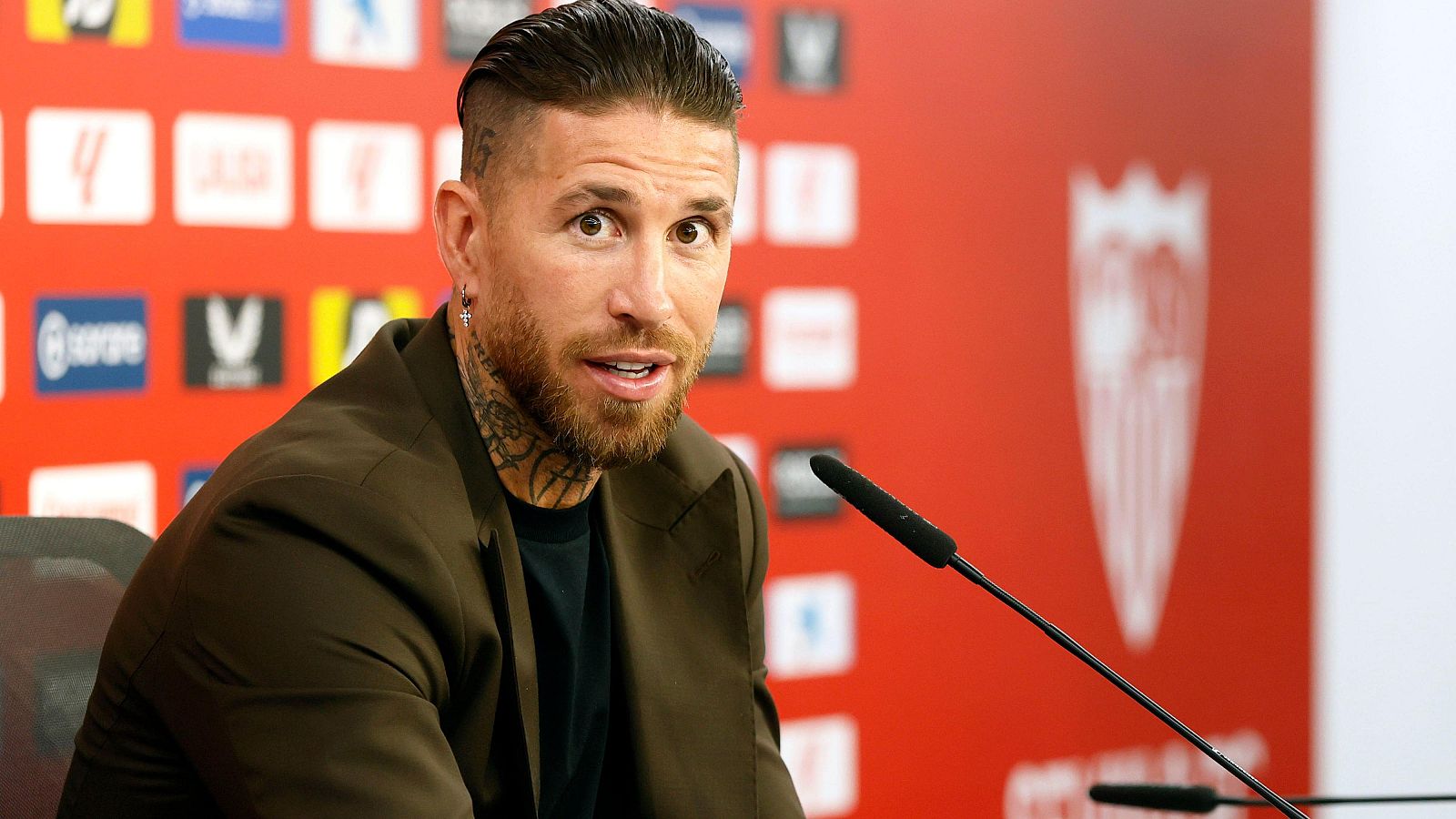 Sergio Ramos durante la rueda de prensa donde se despidió del club sevillista como jugador en 2024.