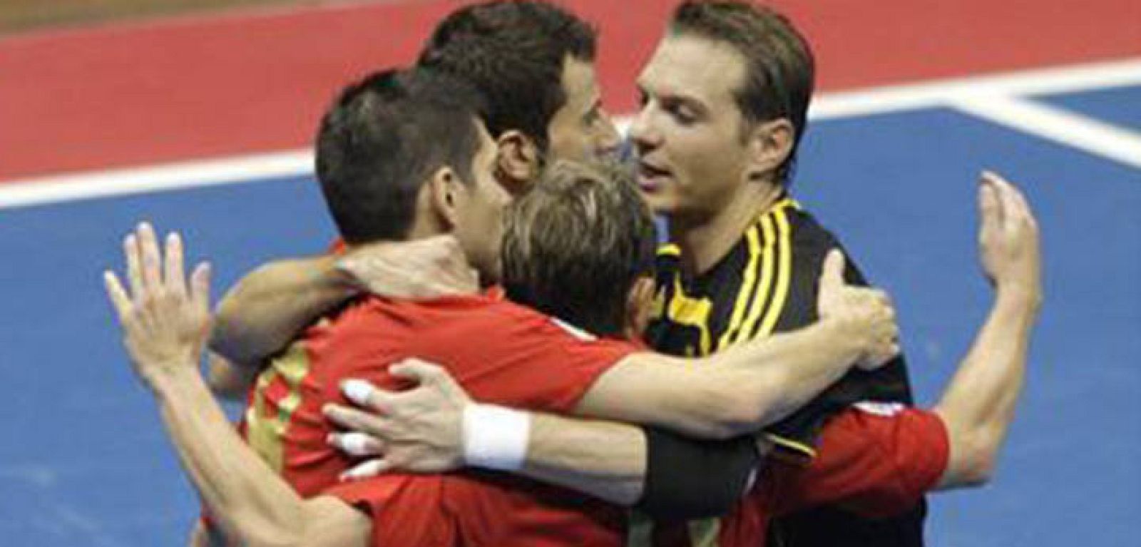 España tiene ya su primera victoria