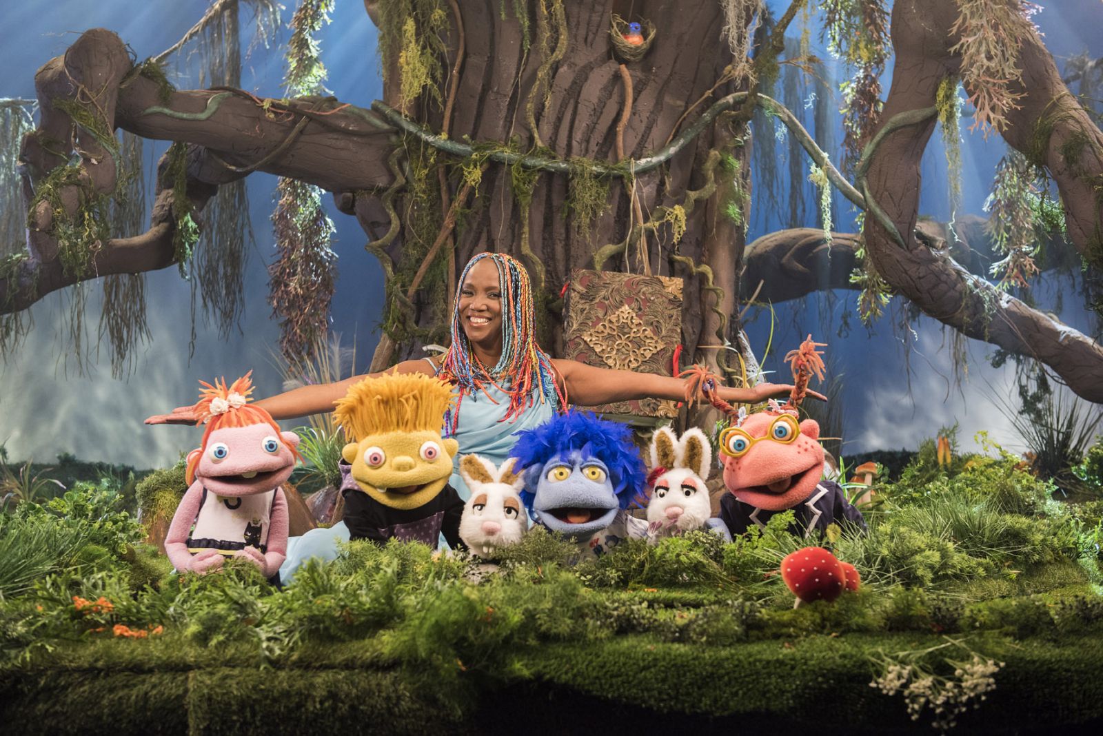 Lucrecia, los Lunnis y su libro de leyendas