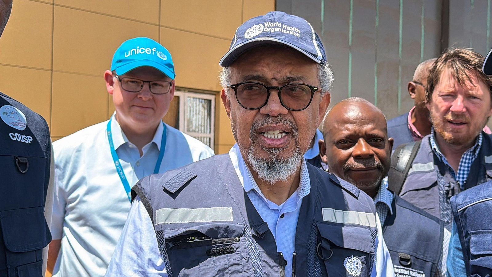 El director general de la Organización Mundial de la Salud aterriza en Bunia, capital de la provincia de Ituri.