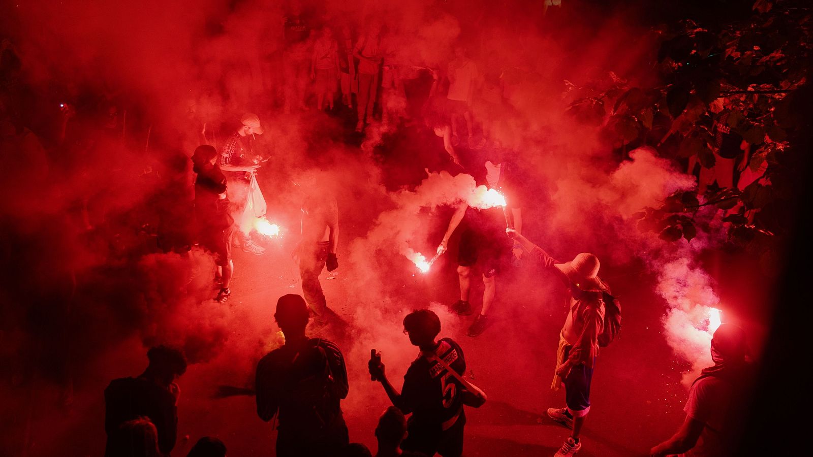 Más de 400 detenidos y siete policías heridos durante las celebraciones por la victoria del PSG en la Liga de Campeones