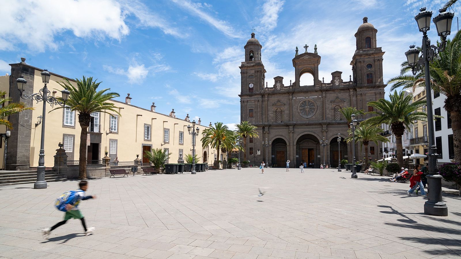 El Gobierno de Canarias suspende las clases el 11 de junio en Gran Canaria y el 12 en Tenerife.