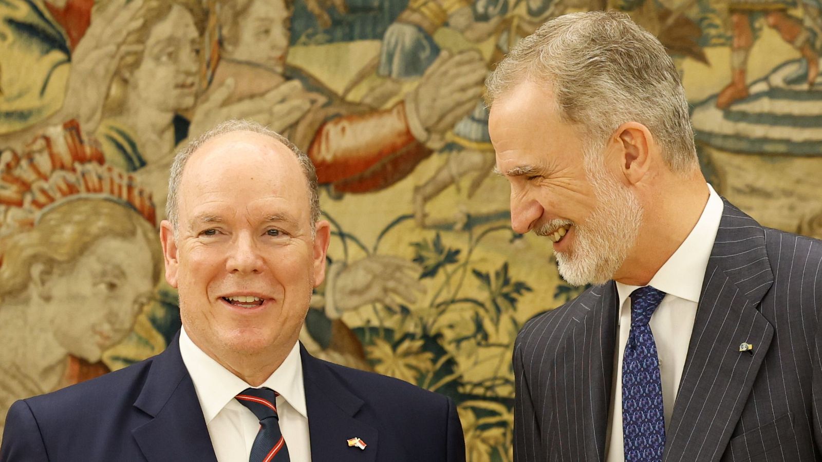 El rey de España, Felipe VI, recibe al príncipe Alberto de Mónaco en el Palacio de la Zarzuela.
