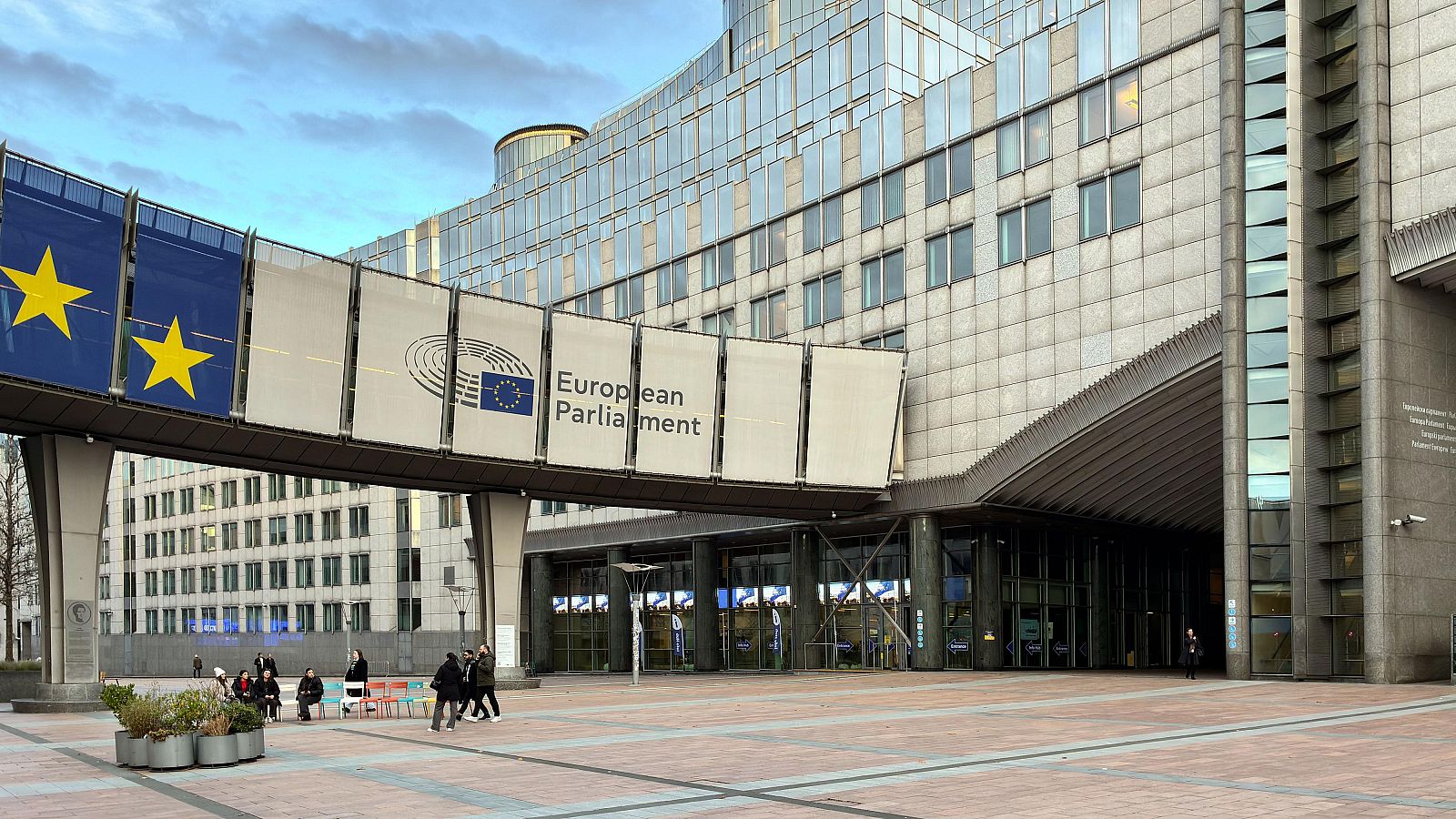 La UE alcanza un acuerdo para acelerar la deportación de migrantes a centros de detención a terceros países