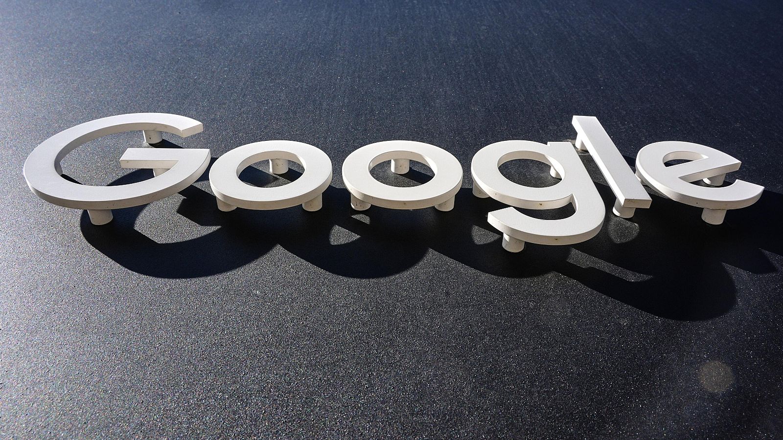 La matriz de Google y YouTube venderá 80.000 millones de dólares en acciones para invertir en desarrollo de IA