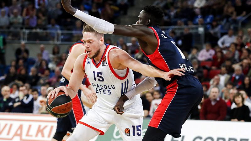 El Baskonia cae ante el Efes; Unicaja y Barça se despiden dignamente