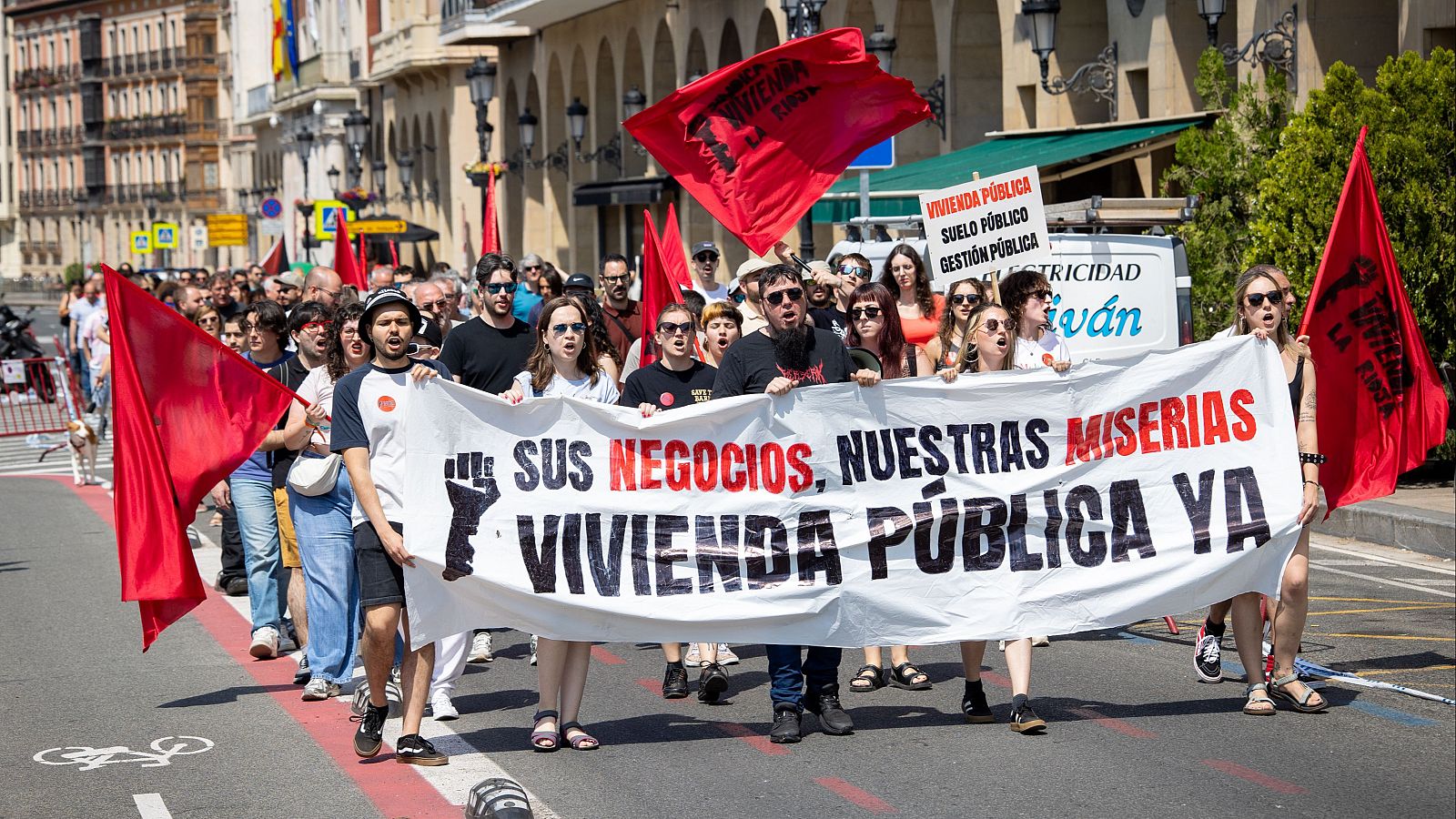 Manifestación en defensa del derecho de acceso a la vivienda
