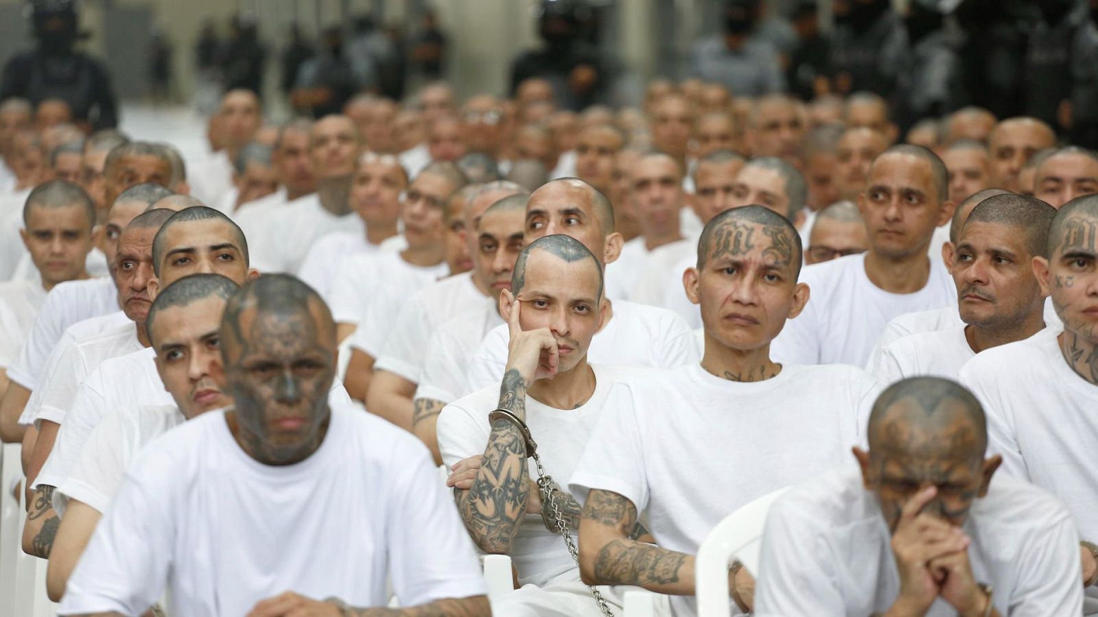 El Salvador condena a 254 pandilleros de la Mara Salvatrucha a penas de hasta 85 años de cárcel en un juicio masivo
