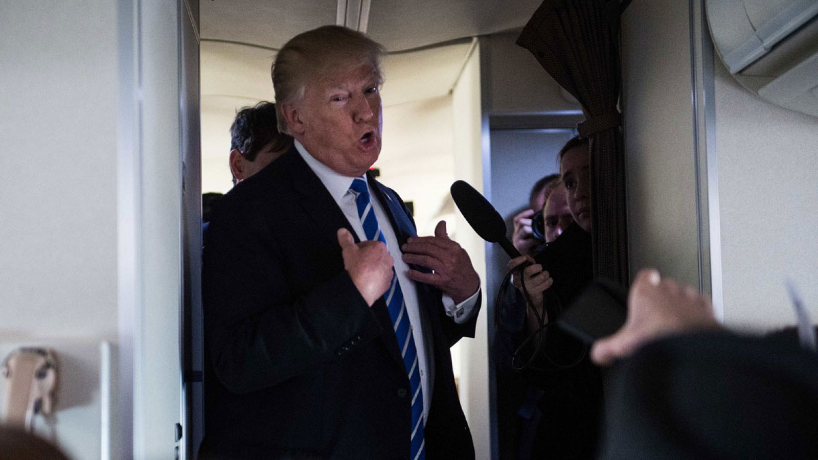 Trump dice que no sabía que su abogado pagó 130.000 dólares a la actriz porno Stormy Daniels