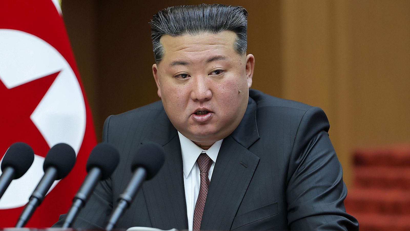 Kim Jong-un aboga por una expansión "exponencial" del arsenal atómico de Corea del Norte