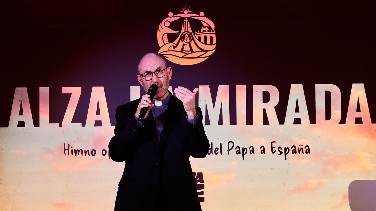 Francisco Romero, del equipo pastoral de la visita del papa a España, durante la presentación del himno oficial.