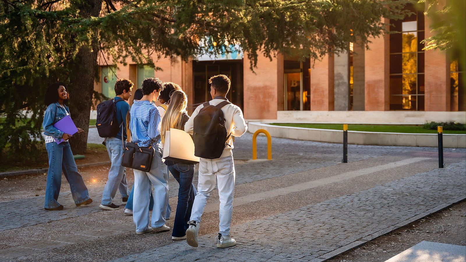 Los estudiantes extranjeros aportan 8.316 millones de euros a España, que se beneficia de las restricciones en otros países
