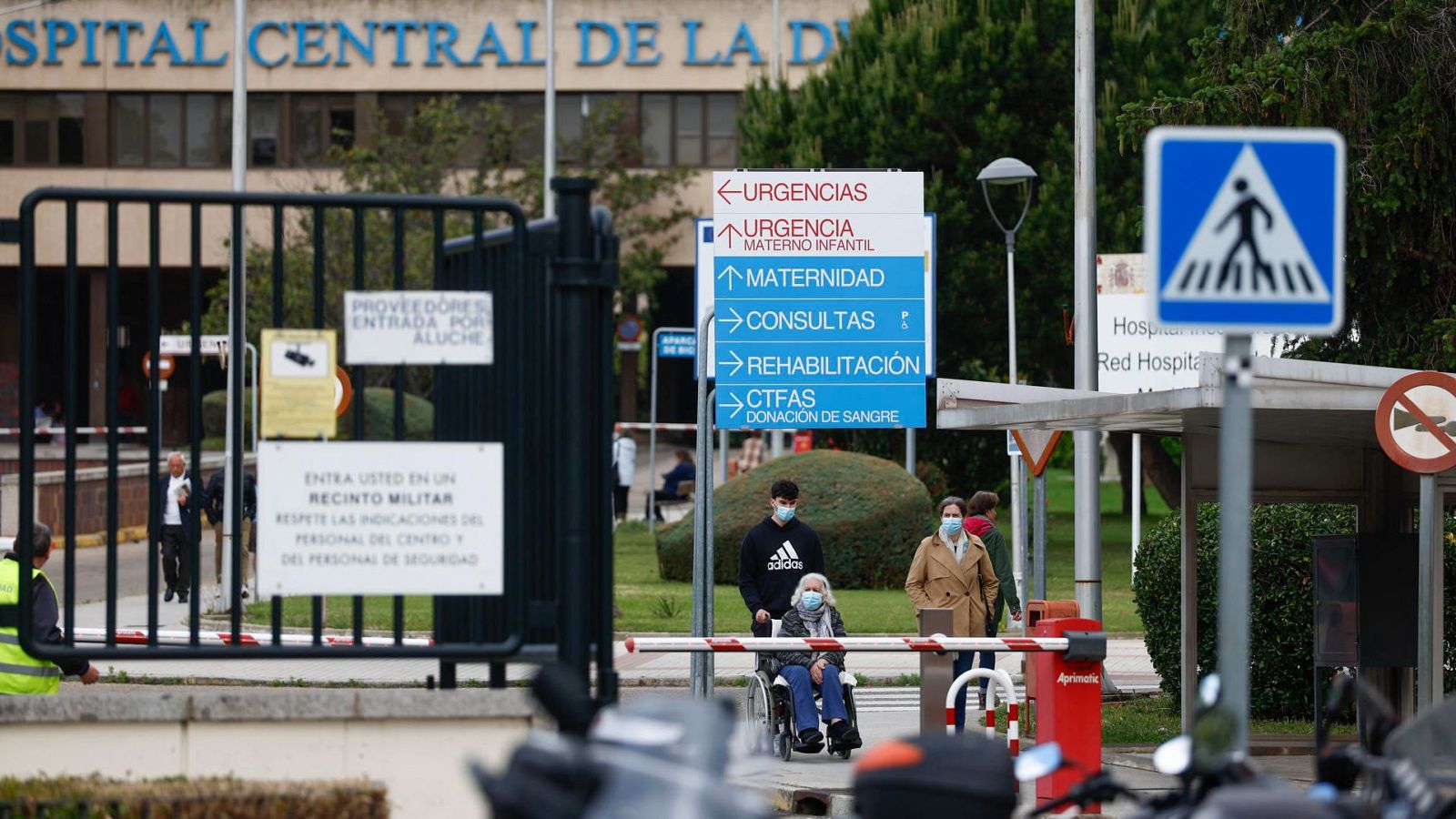 Acceso principal del Hospital Central de la Defensa Gómez Ulla.