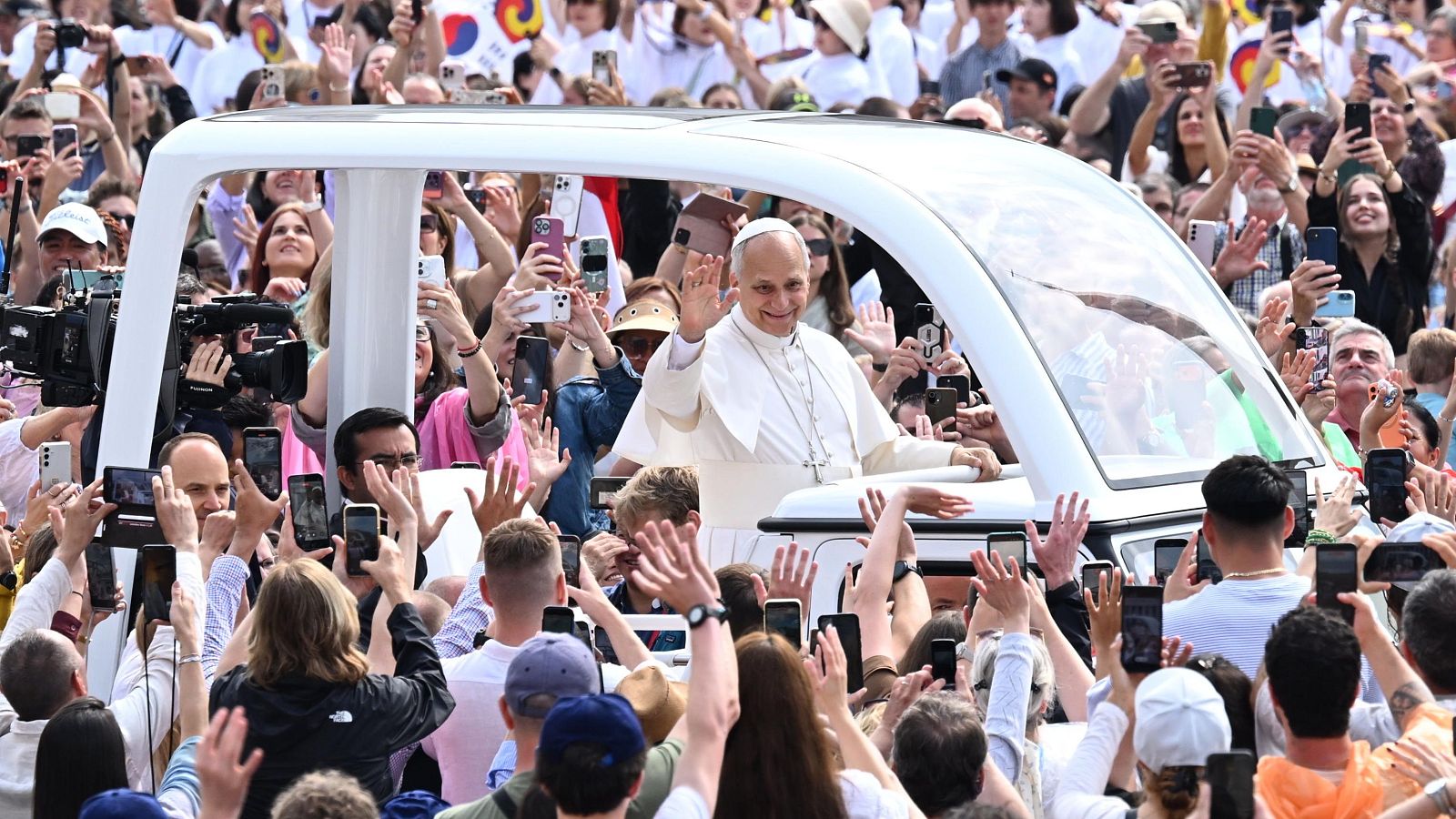 Visita del papa a España: cómo son los papamóviles y su recorrido