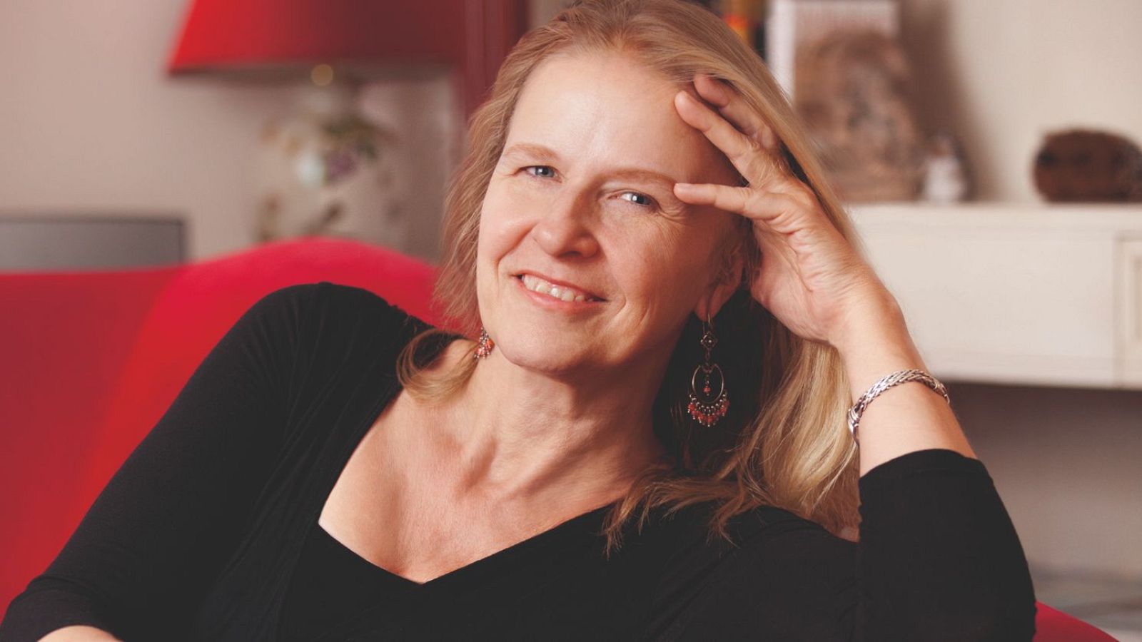 Cornelia Funke vuelve con 'Venganza de tinta': "Mis libros dan consuelo y refugio y ofrecen un poco de luz"
