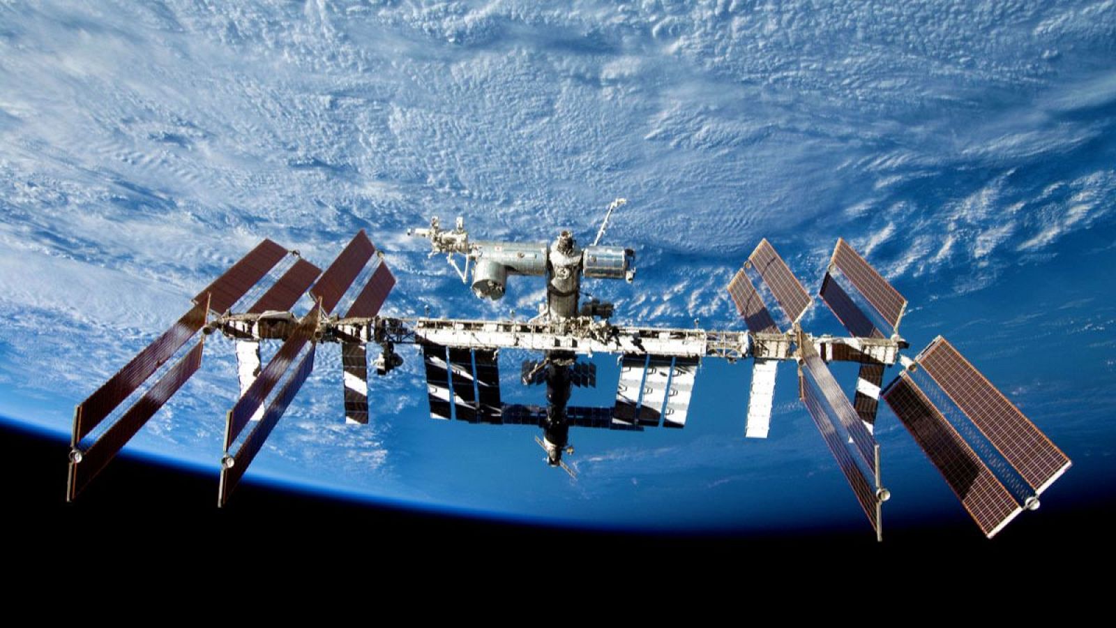 La NASA activa protocolos de emergencia en la Estación Espacial Internacional.