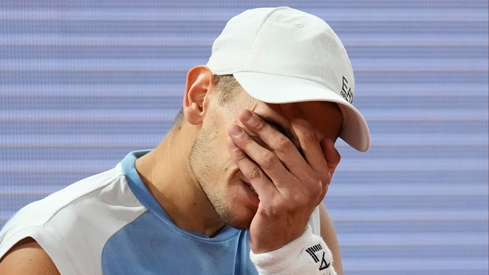 Matteo Arnaldi se retira de Roland Garros