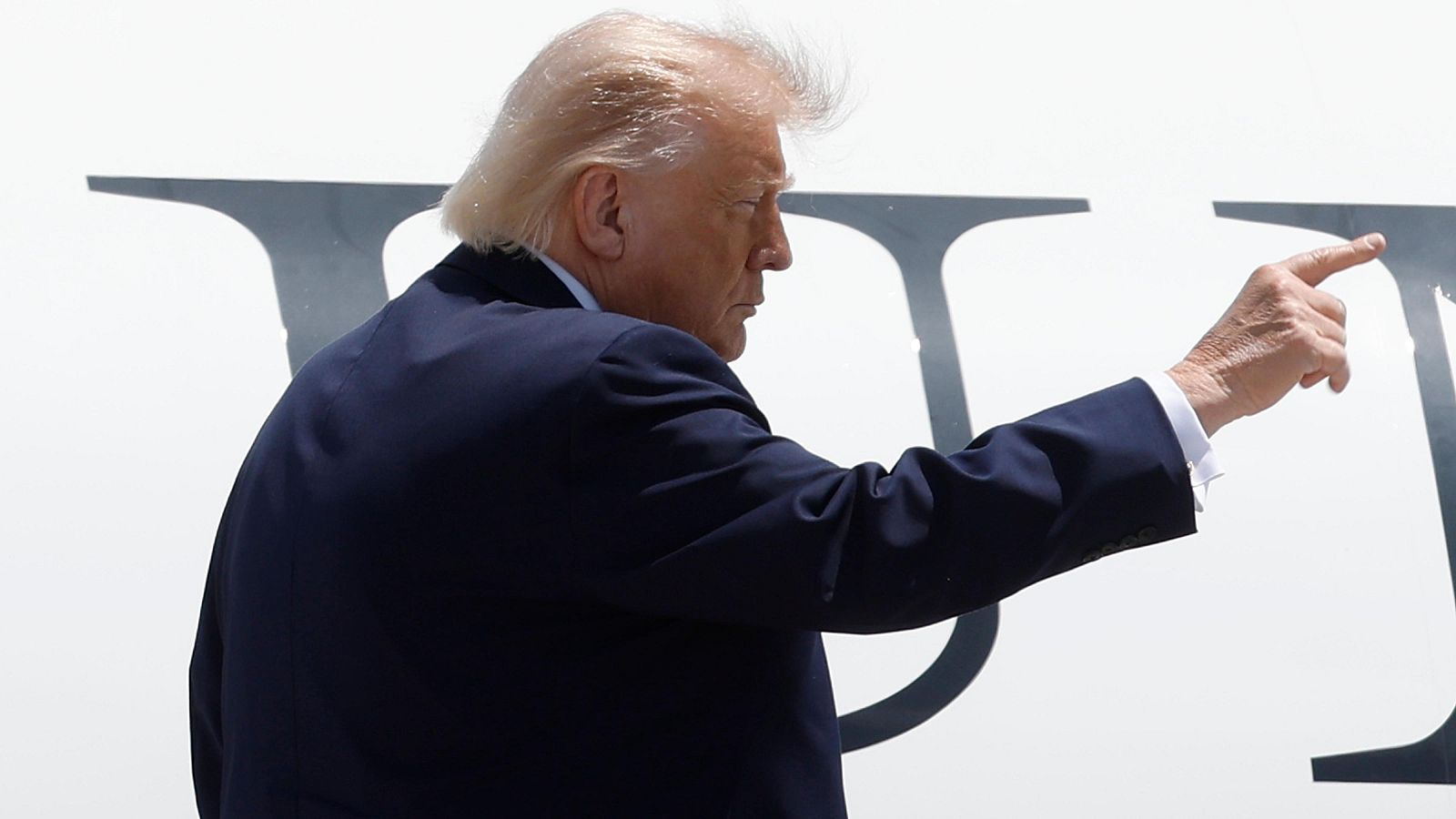 Un juez federal anula la política migratoria de Trump que pausó las solicitudes de asilo de personas de 39 países