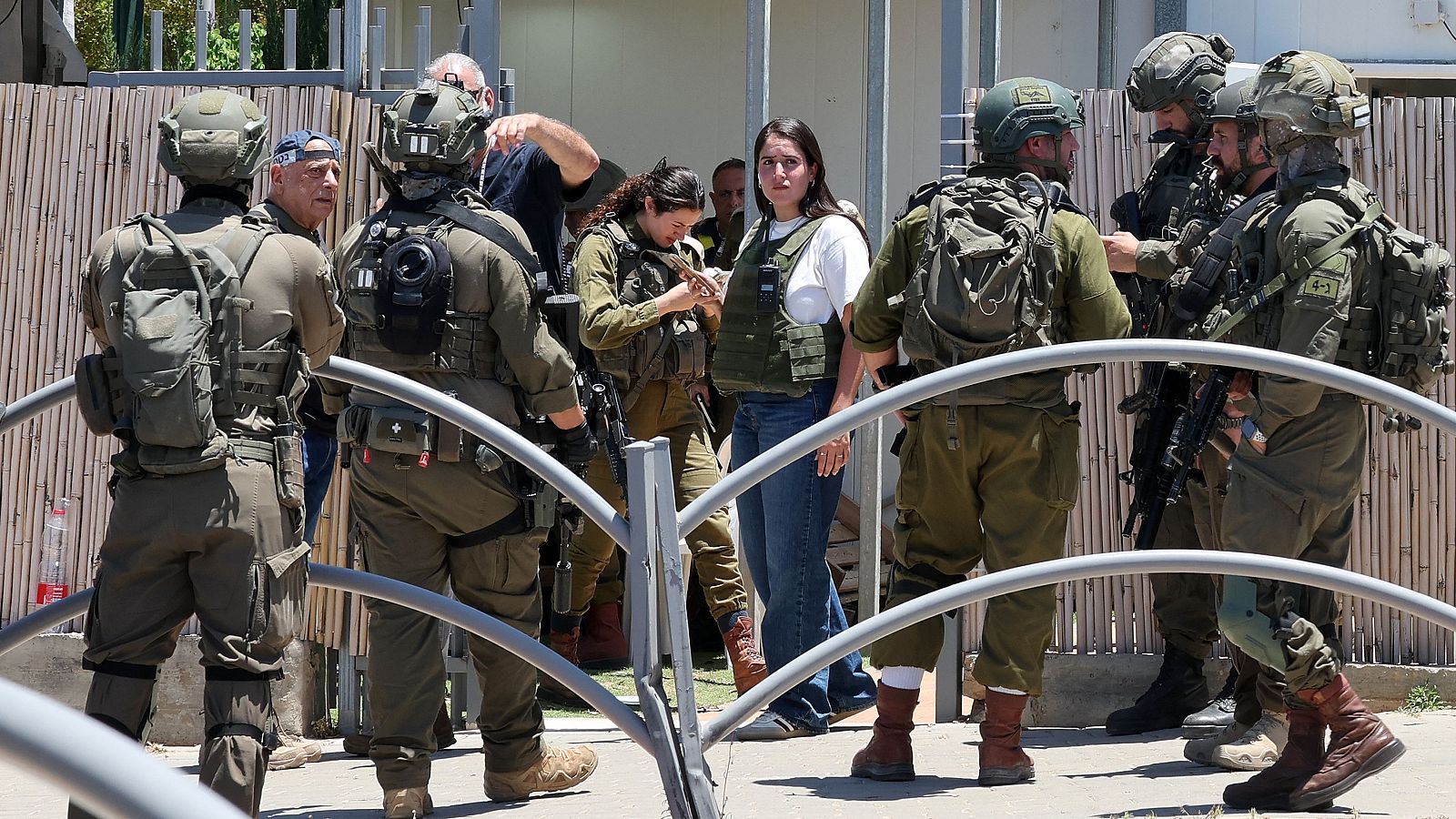 Al menos un muerto y cinco heridos en un atentado múltiple en Israel en el que un agresor fue abatido