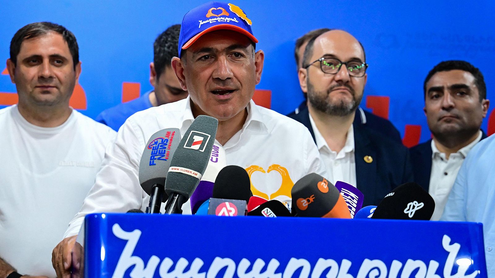 Pashinián se proclama vencedor en las elecciones parlamentarias de Armenia mientras continúa el recuento de votos