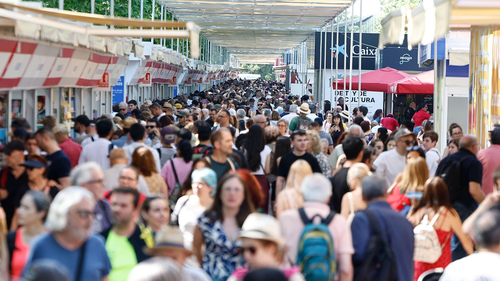 Las editoriales independientes se hacen un hueco en la Feria del Libro