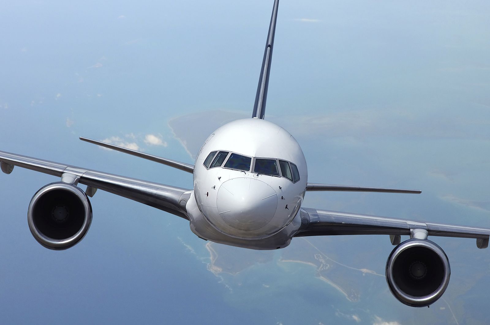La IATA prevé que los beneficios de las aerolíneas caigan a la mitad por la guerra