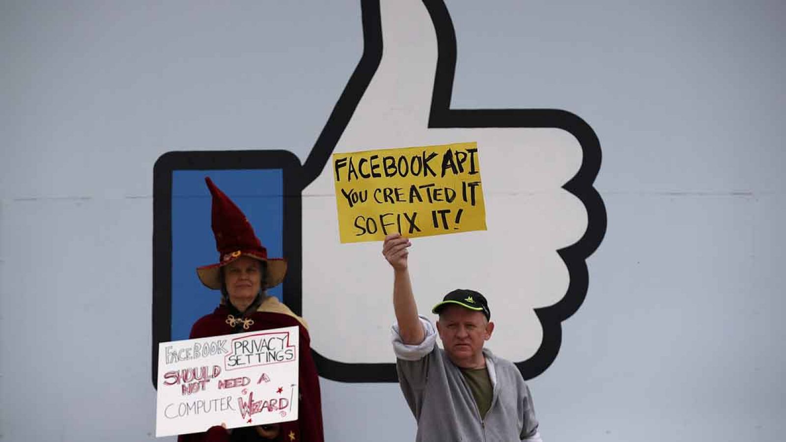 El fundador de la red social, Mark Zuckerberg, endurece sus políticas para "evitar interferencias"