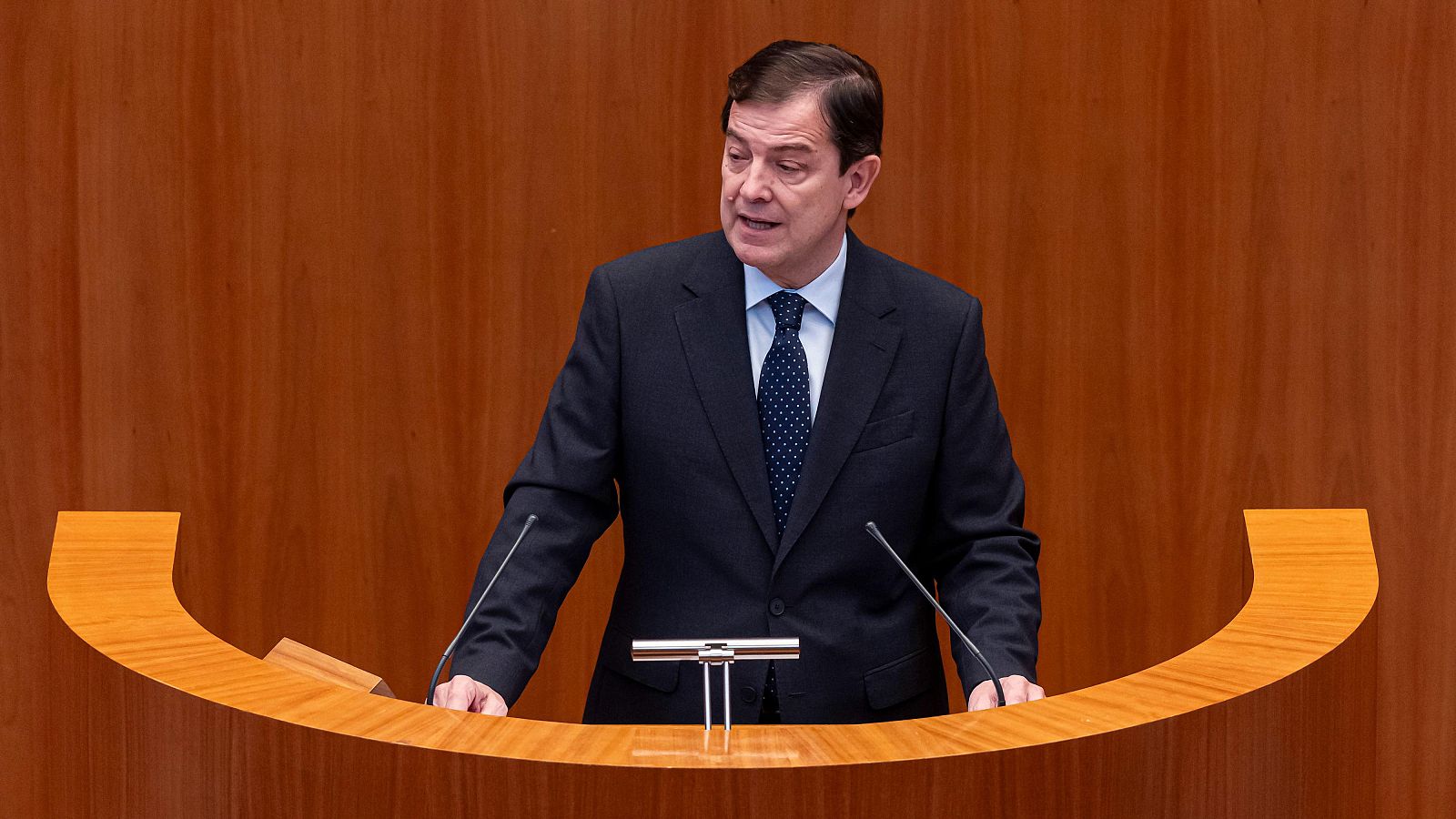El presidente de la Junta de Castilla y León, Alfonso Fernández Mañueco, durante su discurso de investidura.