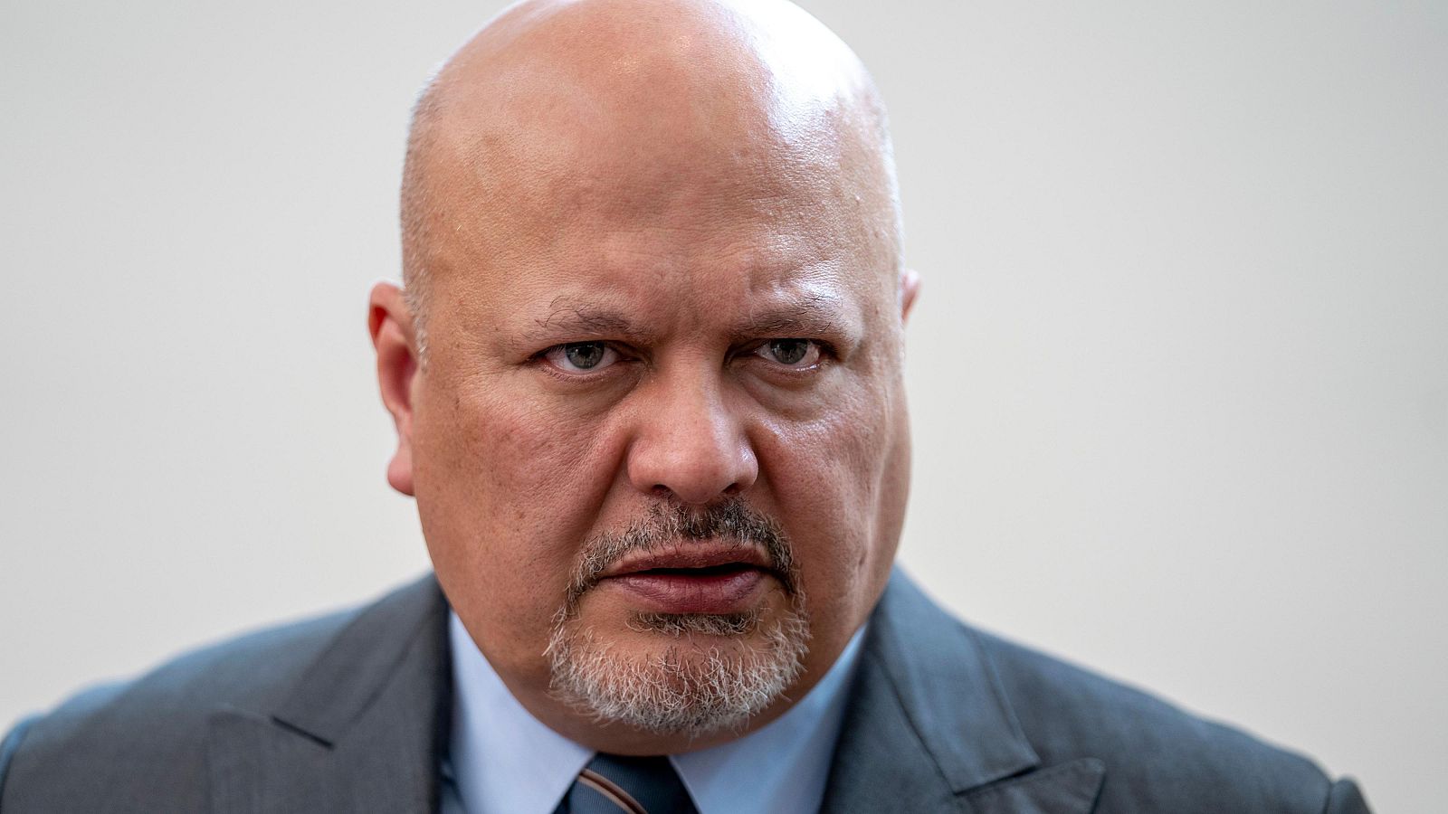 La CPI suspende al fiscal jefe, Karim Khan, y traslada a los países miembros la decisión sobre su futuro