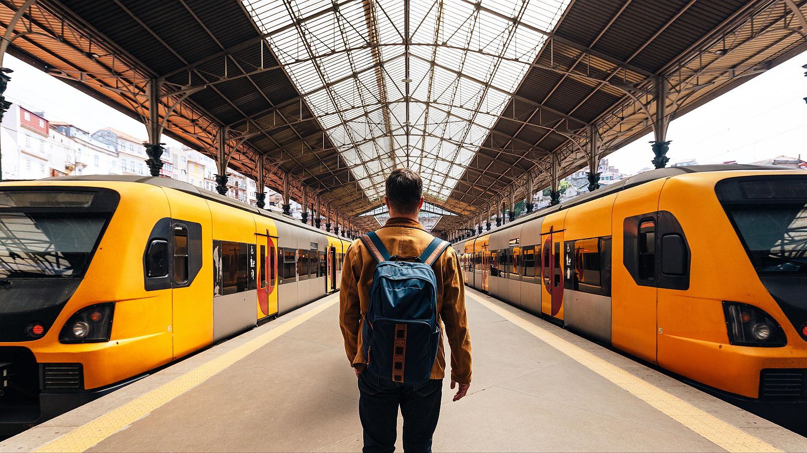 El programa Verano Joven ofrece descuentos del 90% en tren o autobús