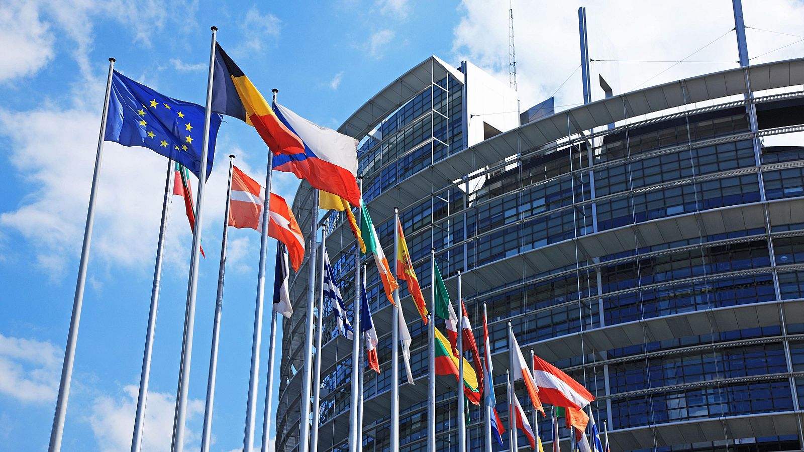 El Parlamento Europeo y los Veintisiete acuerdan ampliar las ventajas de las pymes a empresas más grandes