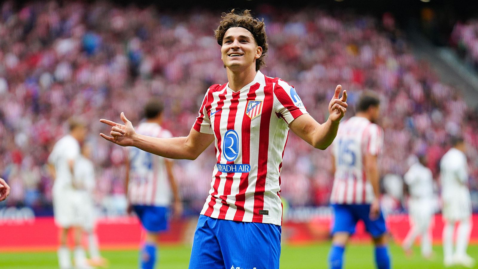 Julián Álvarez celebra un gol del Atlético al Real Madrid