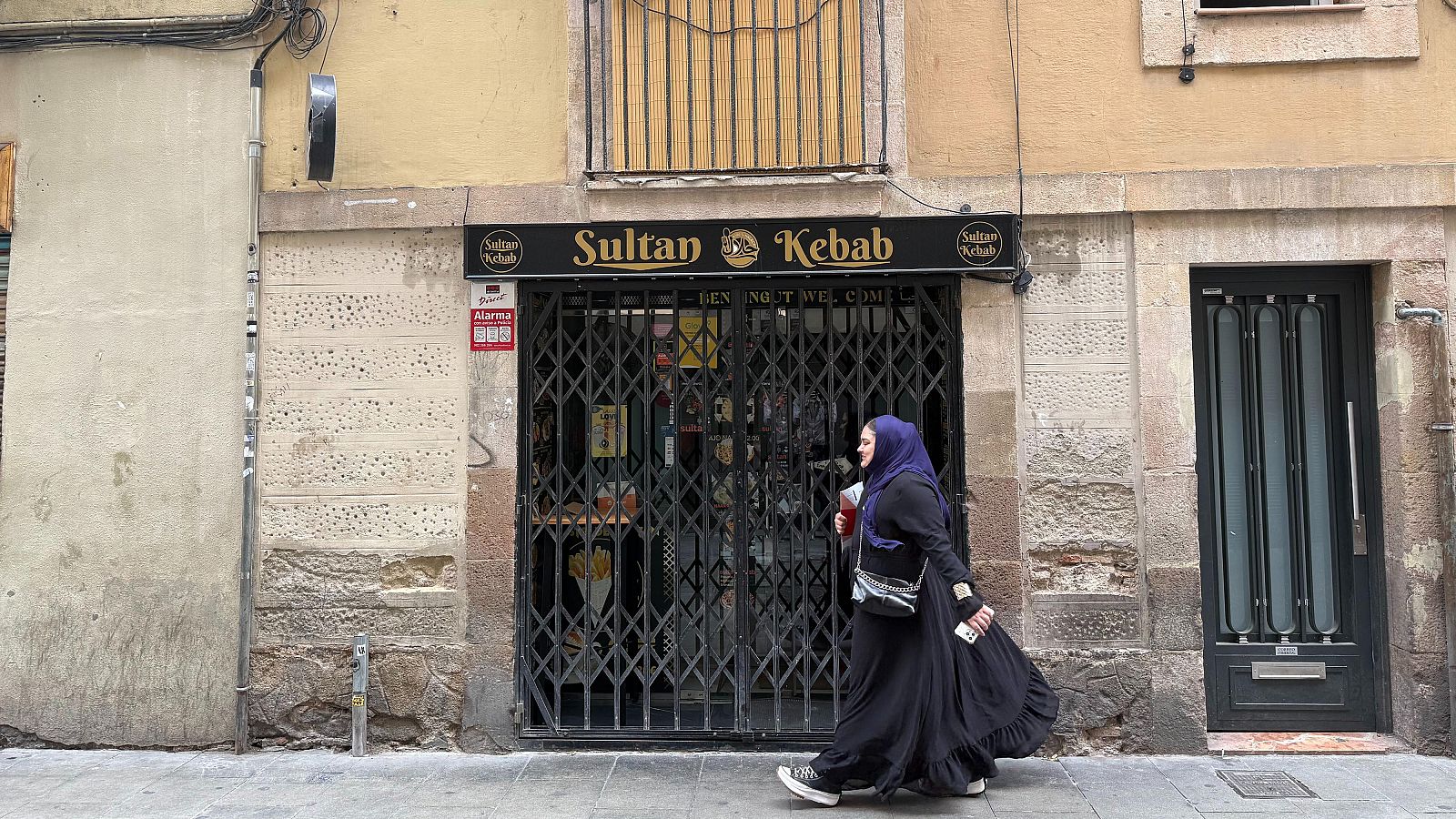El Raval, uno de los barrios con mayor población extranjera y diversidad de culto de Barcelona