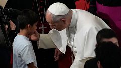 El papa agradece el trabajo de las organizaciones sociales en una iglesia agustina del Raval: "Aquí me siento en casa"
