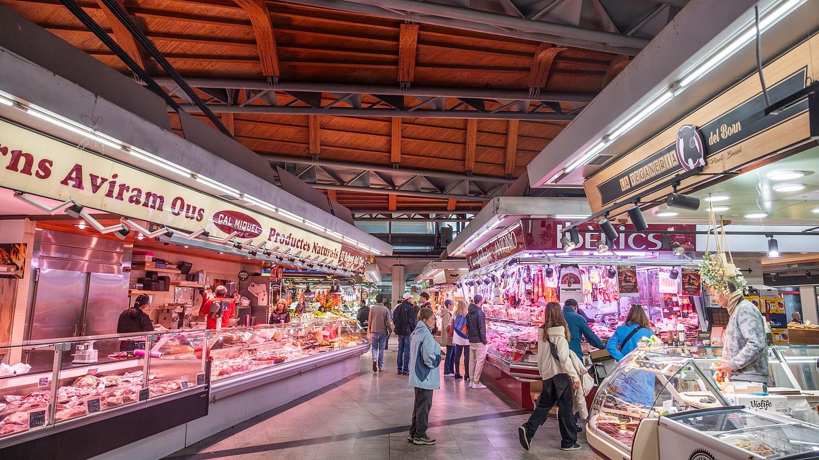 El Mercat de Santa Caterina, centre de socialització entre paradistes i usuaris