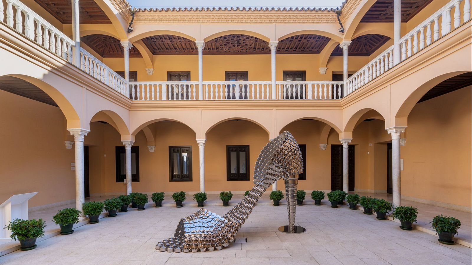 Joana Vasconcelos transfigura el Museo Picasso de Málaga