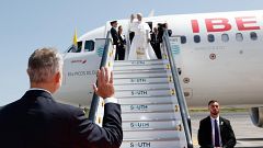 Una avería en el motor deja en tierra el avión del papa en Tenerife: ¿qué ha sucedido en el vuelo de León XIV a Roma?