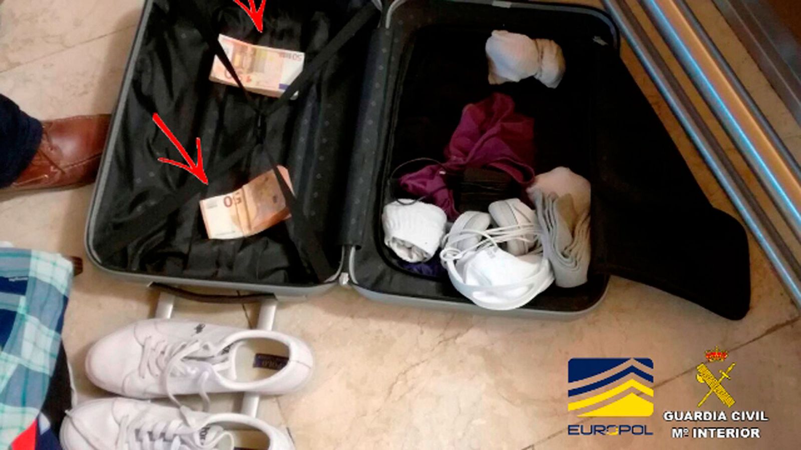 Maleta incautada a uno de los detenidos en la operación Tulipán Blanca