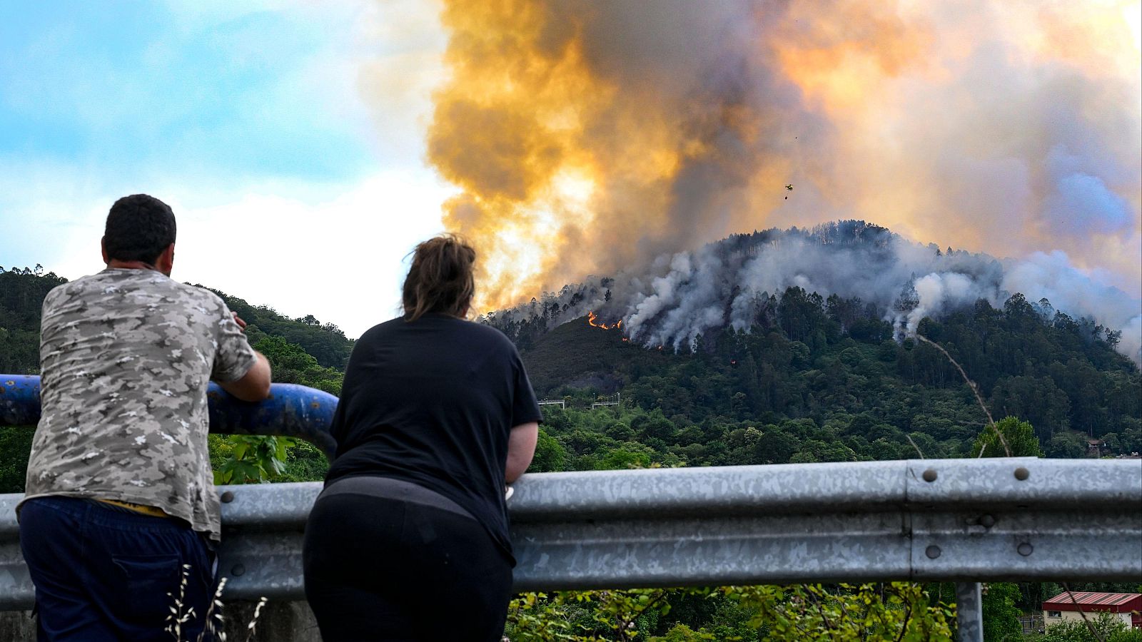 El fuego en Grado, Asturias, estabilizado y perimetrado